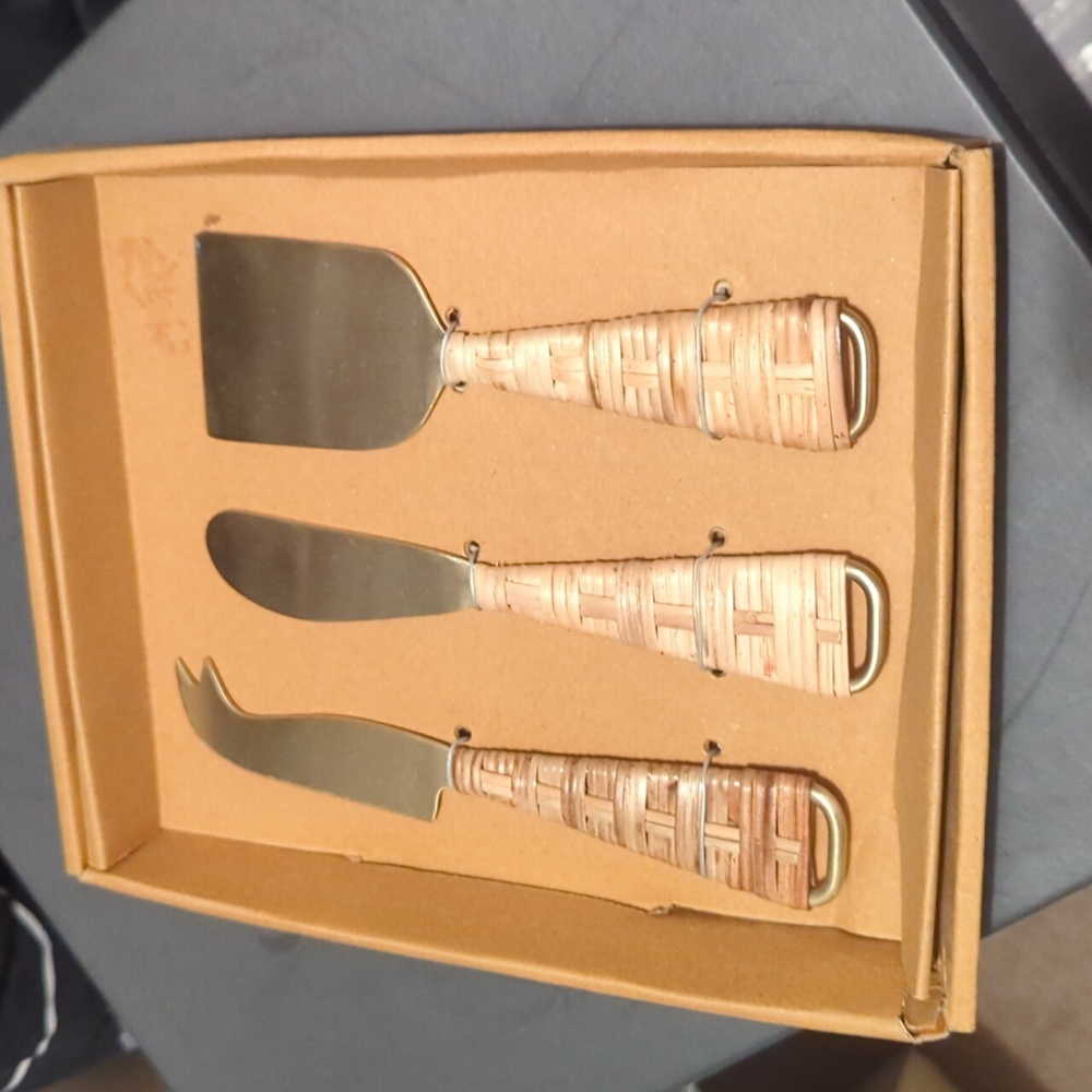 Thirsty stone brushed gold cheese knives with rattan handles .Materials: NWT